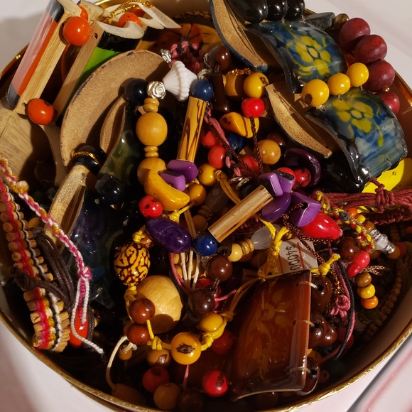 Beaded Necklace & Bracelet Jewlery Lot - Picture 2 of 5